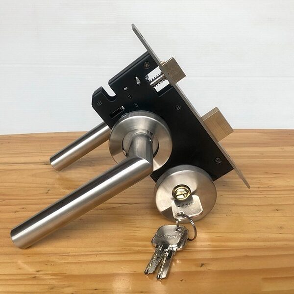 Khóa SS 5834 lắp cửa thông phòng