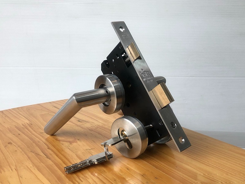Khóa PTSS 5834 làm bằng inox 304