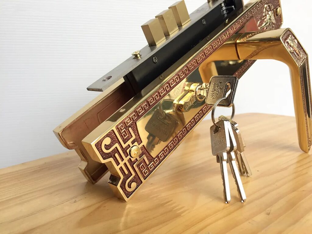 Khóa HC 8528 làm bằng đồng