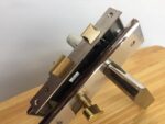 Khóa SS 5810 lắp cửa thông phòng