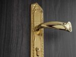 Khóa HC 85 Queen PVD Gold với thiết kế bông hoa loa kèn